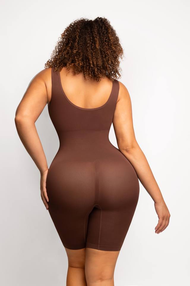 Seamless Body Shaper with Hip Pads – Plus Size Curve Enhancing Shapewear